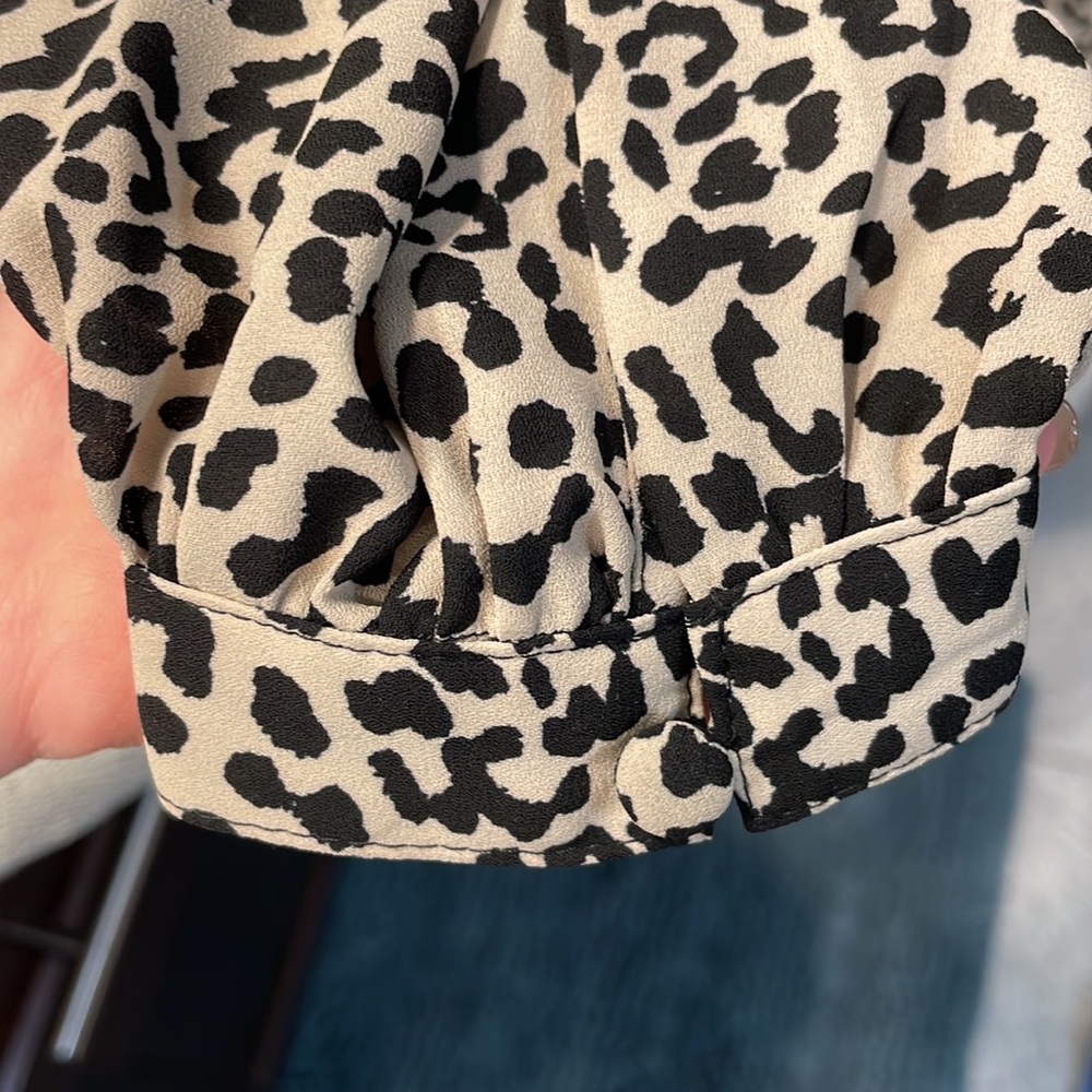 Express Leopard Blouse - Picture 4 of 4